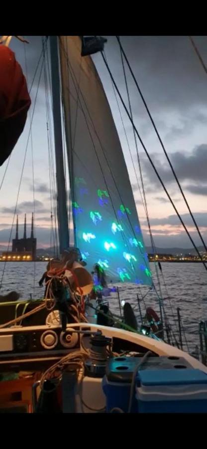 Salidas En Barco Hotell Premiá de Mar Exteriör bild