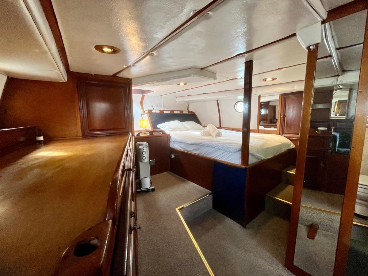Salidas En Barco Hotell Premiá de Mar Exteriör bild