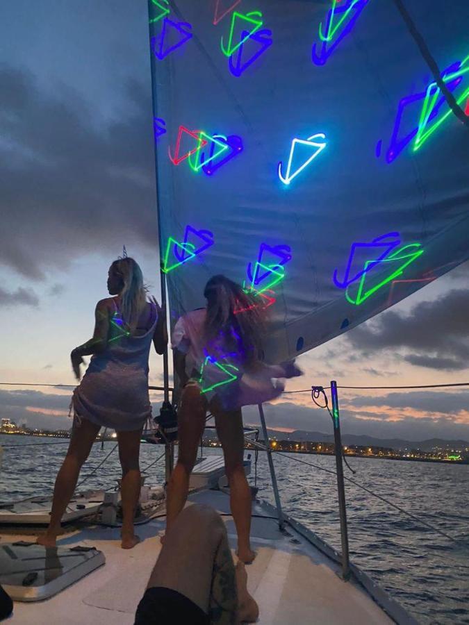 Salidas En Barco Hotell Premiá de Mar Exteriör bild